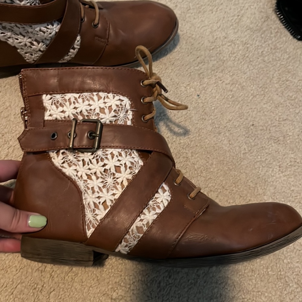 Boots - Picture 2 of 6